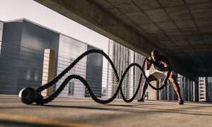 足球明星凯文德布劳内精准传球瞬间